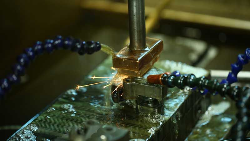 工业润滑新选择：二硫化钨极压脂的卓越性能